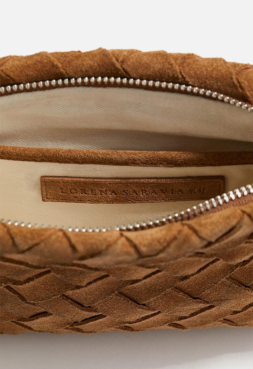 H&M - Lorena Saravia H&M: Braided suede clutch - brown