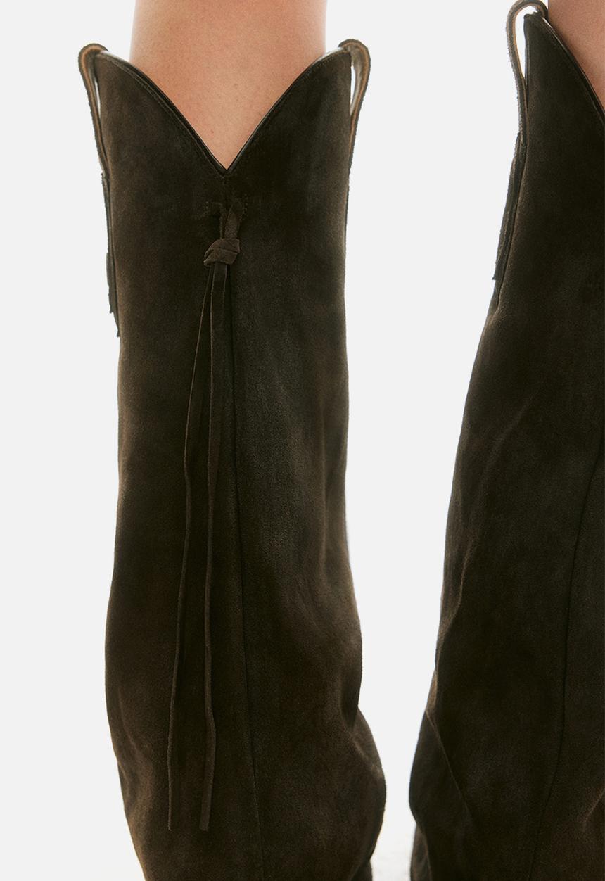 H&M - Lorena Saravia H&M: Western-inspired suede boots - brown
