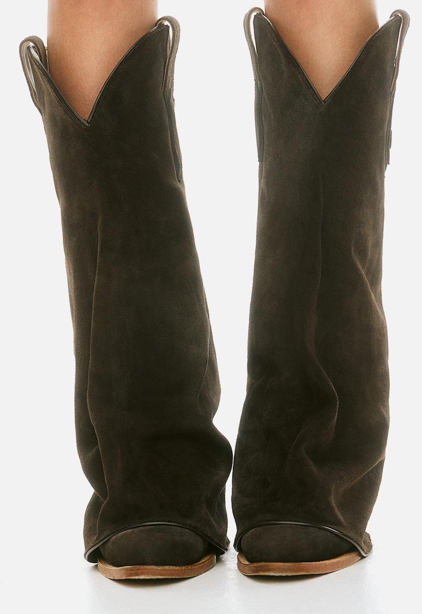 H&M - Lorena Saravia H&M: Western-inspired suede boots - brown
