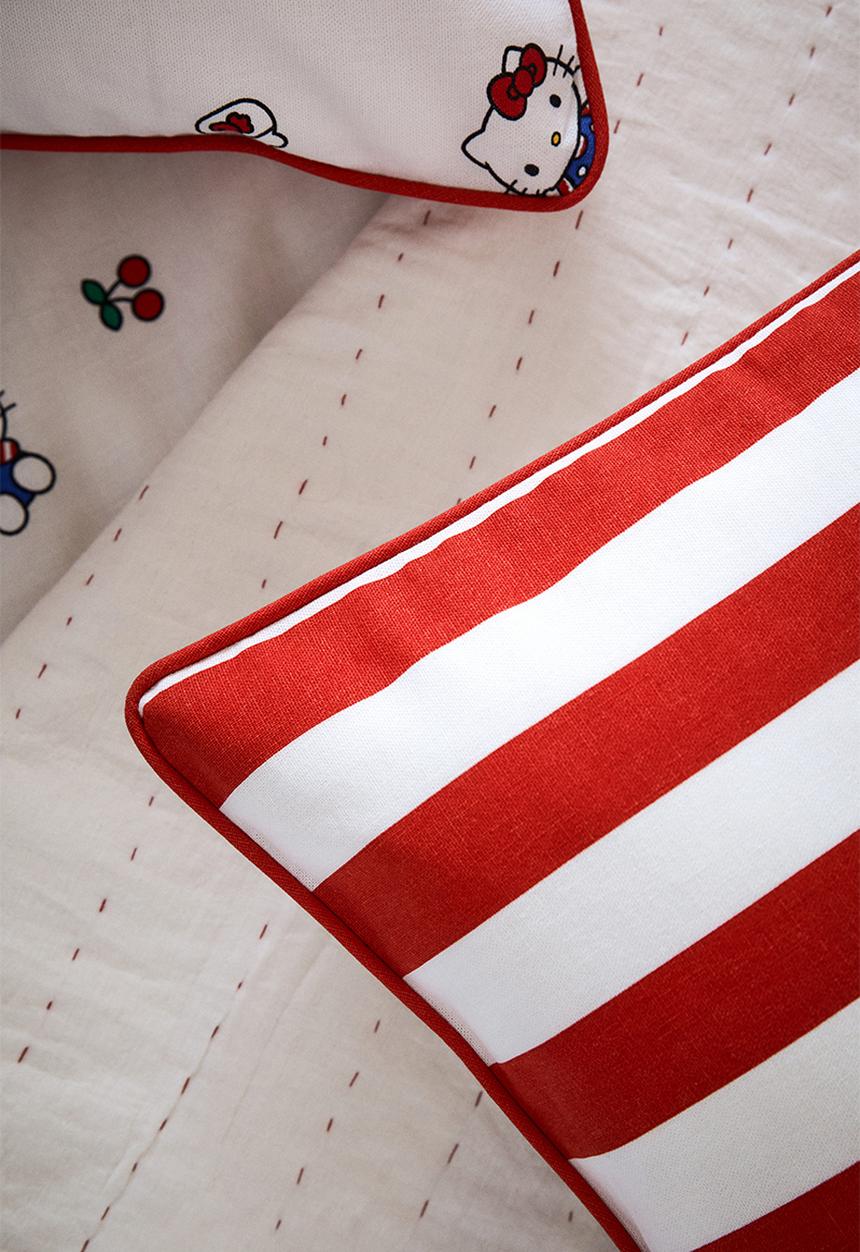 H&M - Patterned cushion cover - cream hello kitty