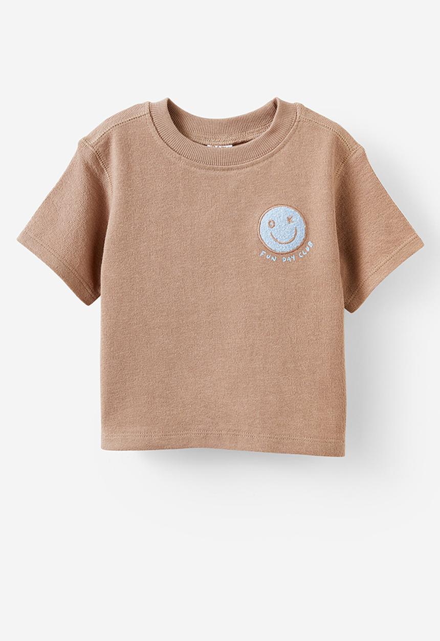 Cotton On - Tyla knit tee - oatmilk/fun day club