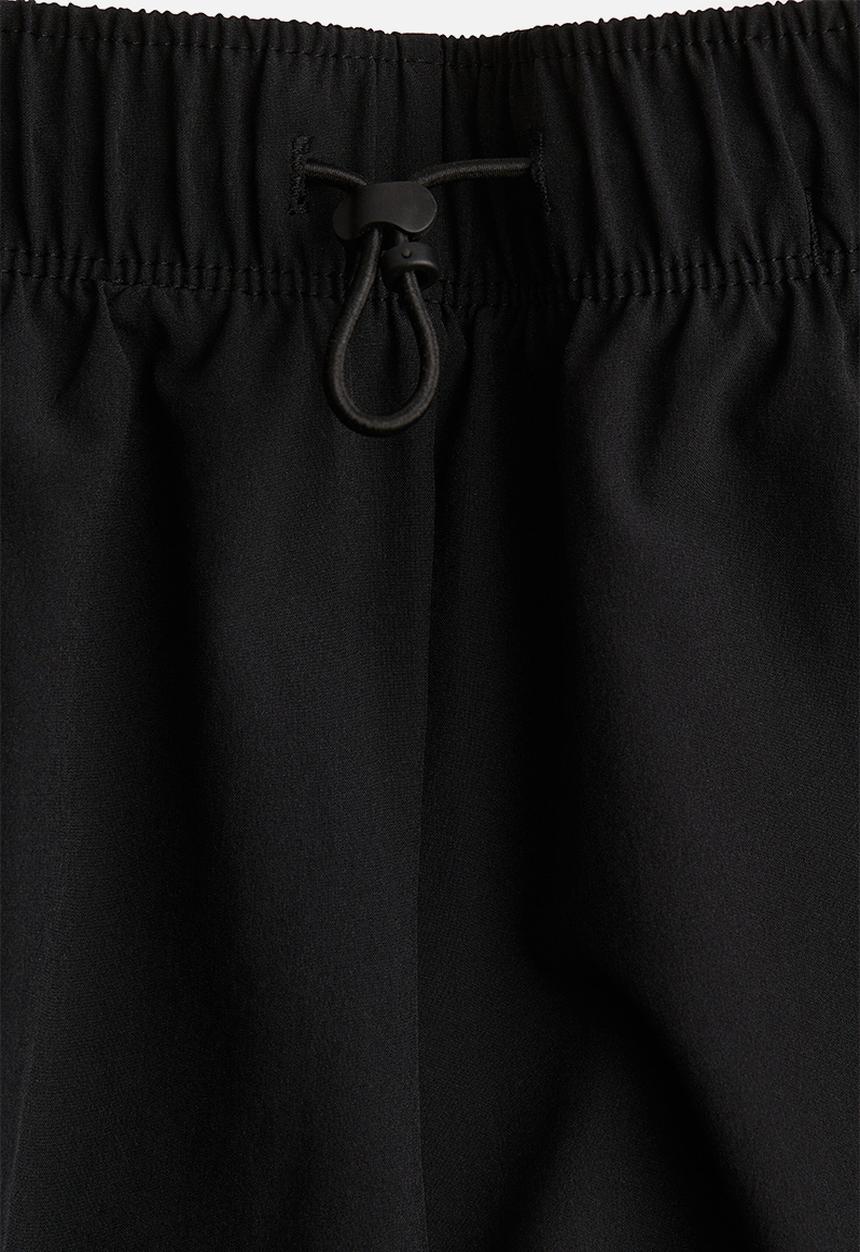 H&M - Lightweight sports shorts with drymove™ - black