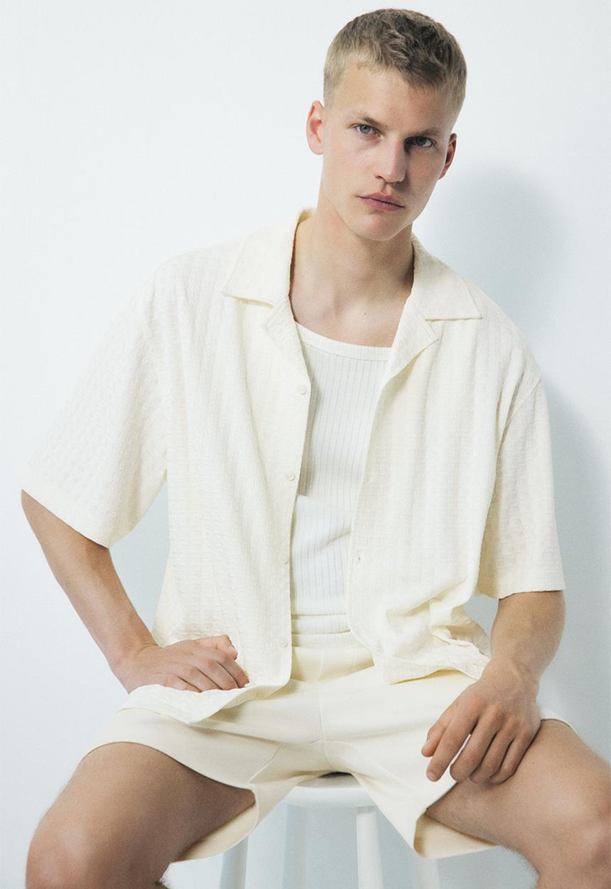 H&M - Regular fit sweatshorts - cream 