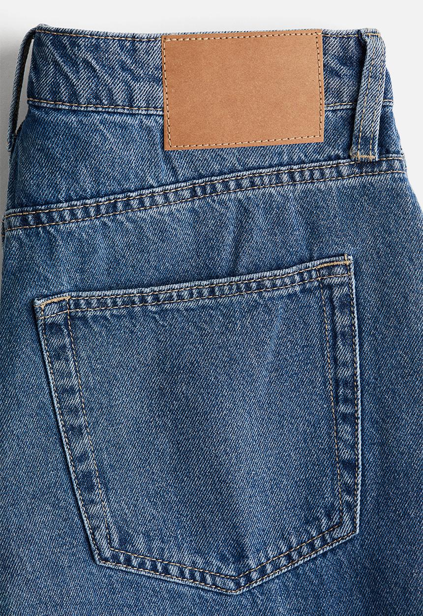 H&M - Low knee-length denim shorts - dark denim blue