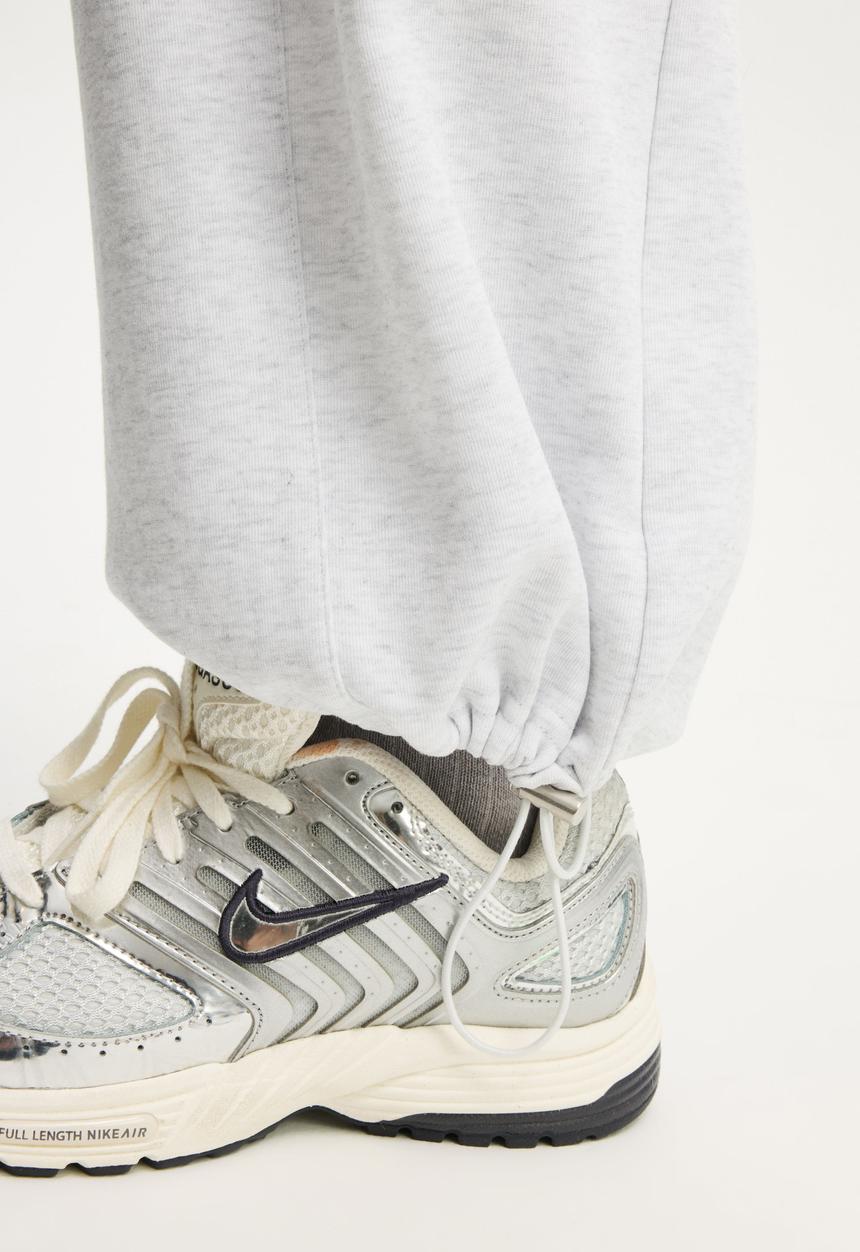 Cotton On - Summer Fleece Barrel Sweatpant - Cloudy Grey Marle