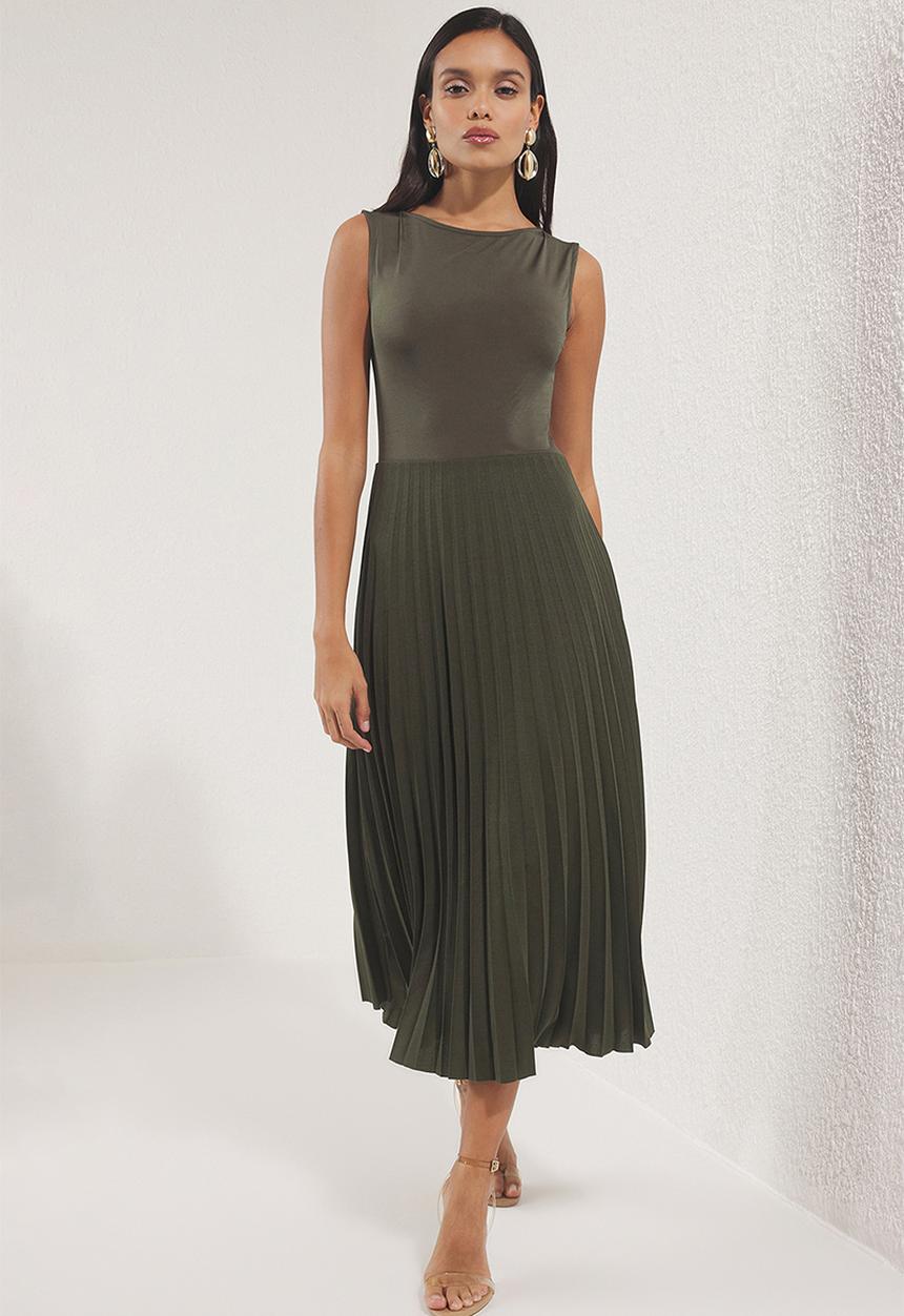 Trendyol - Sleeveless Crew Neck Pleated Elastic Midi Knit Dress - Khaki