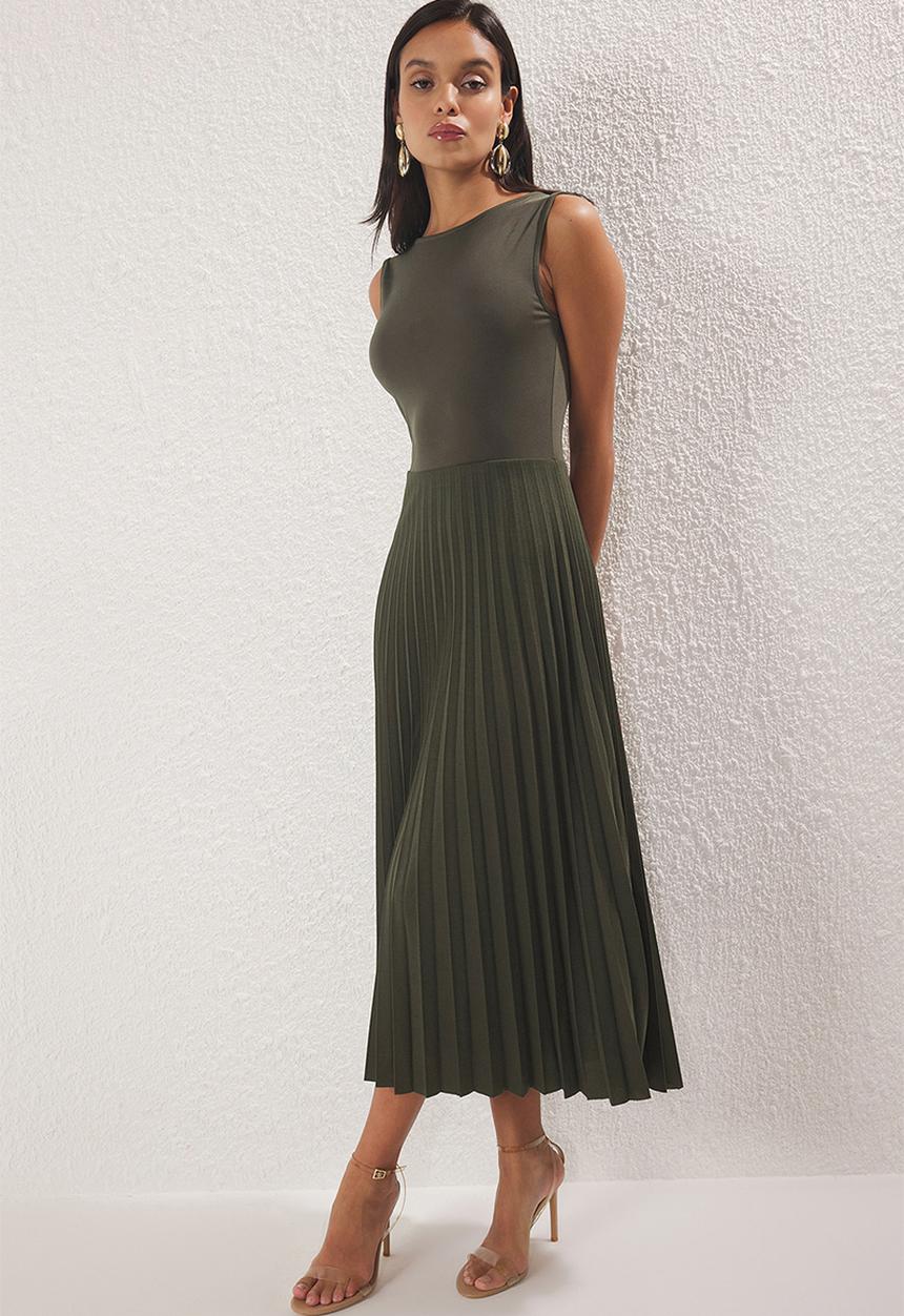 Trendyol - Sleeveless Crew Neck Pleated Elastic Midi Knit Dress - Khaki