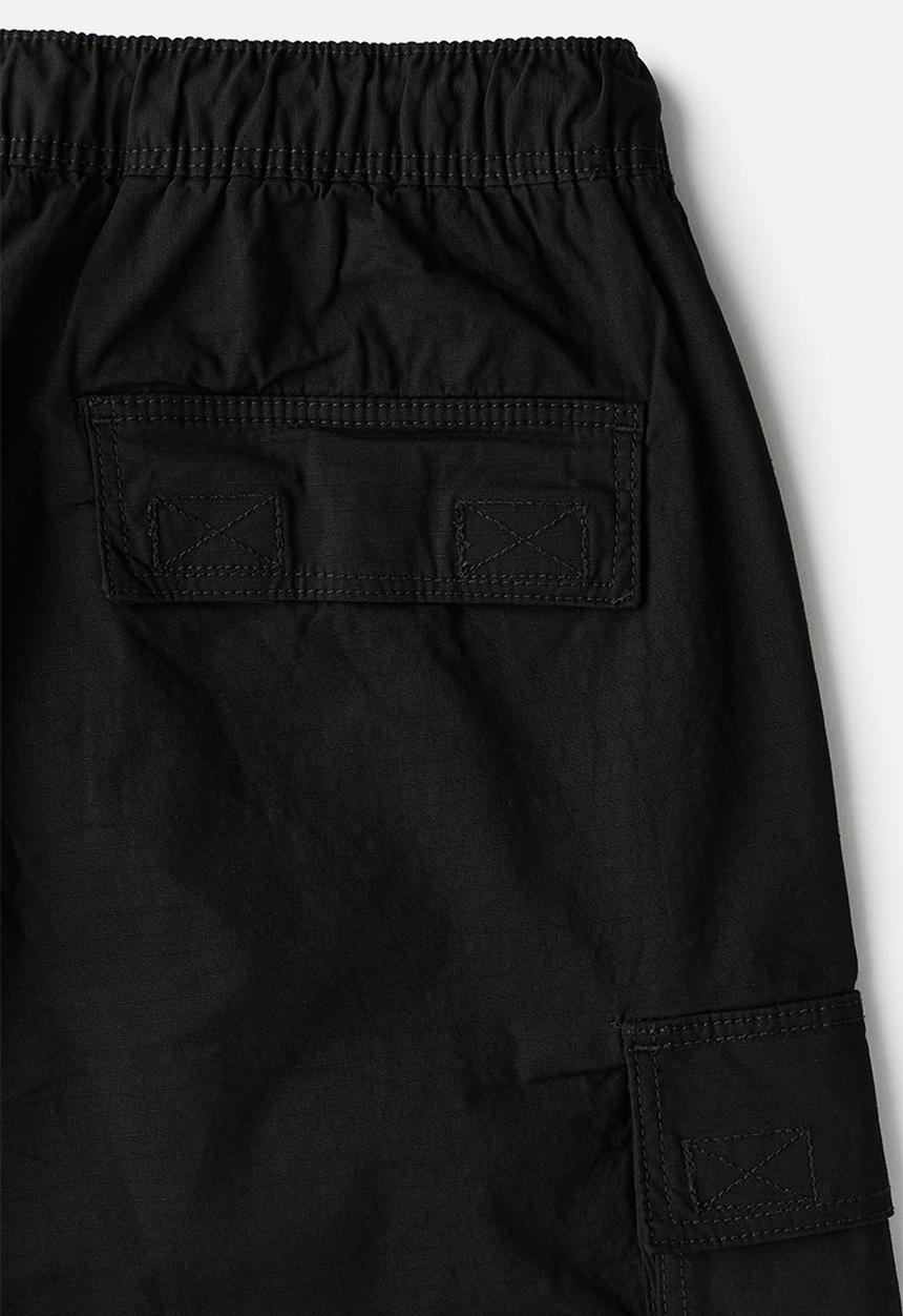 H&M - Regular fit cargo shorts - black