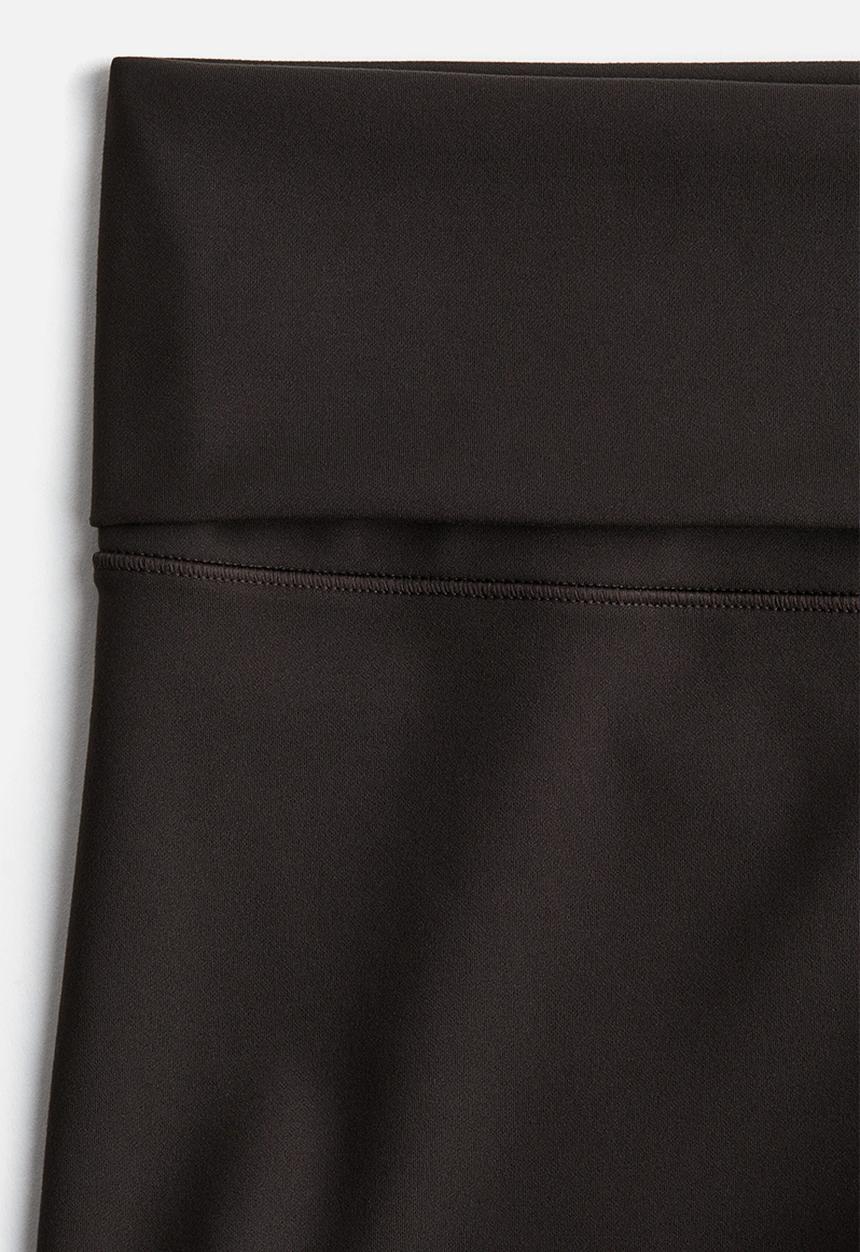 H&M - Sports cycling shorts with softmove™ - brown