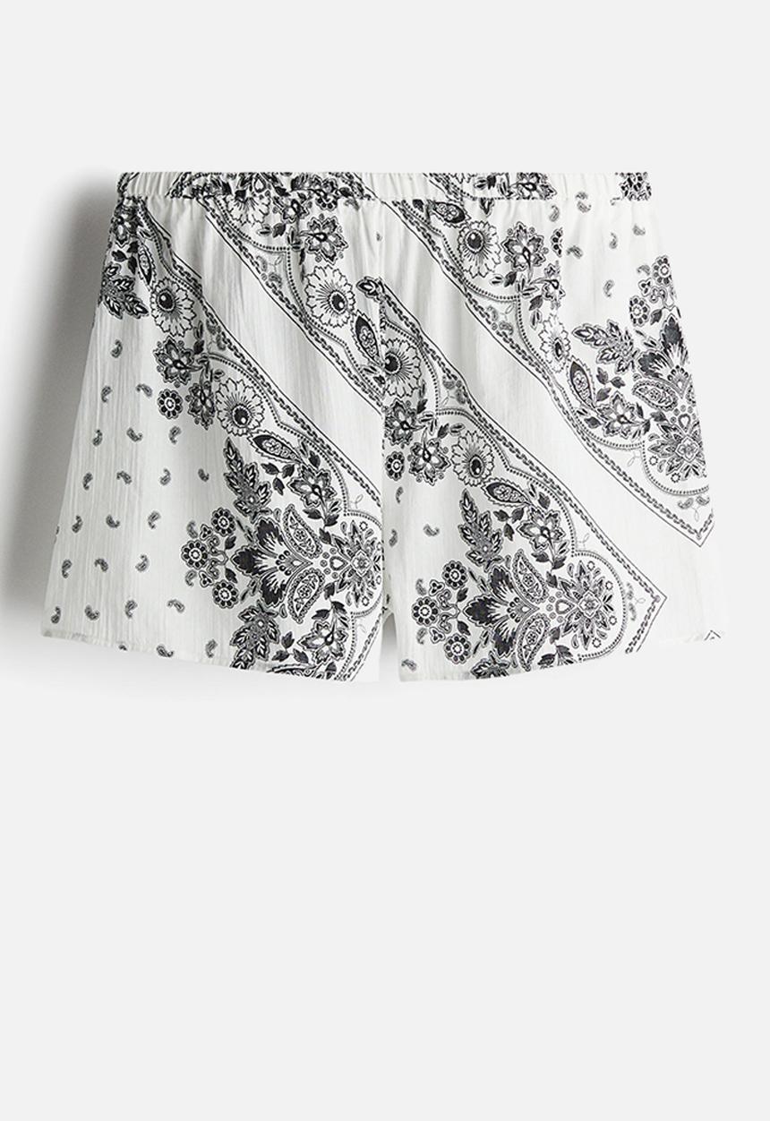 H&M - Crinkled beach shorts - white paisley-patterned