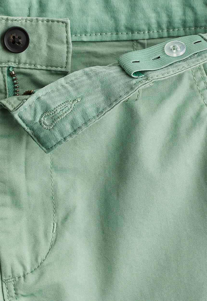 H&M - Cotton chino shorts - green