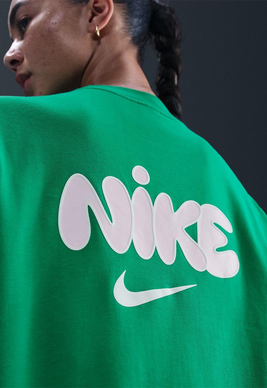 Nike - W Nsw Classics Os Tee - Stadium Green/Pink Foam