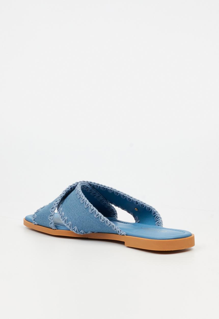 Miss Black - Cream 2 slide - blue