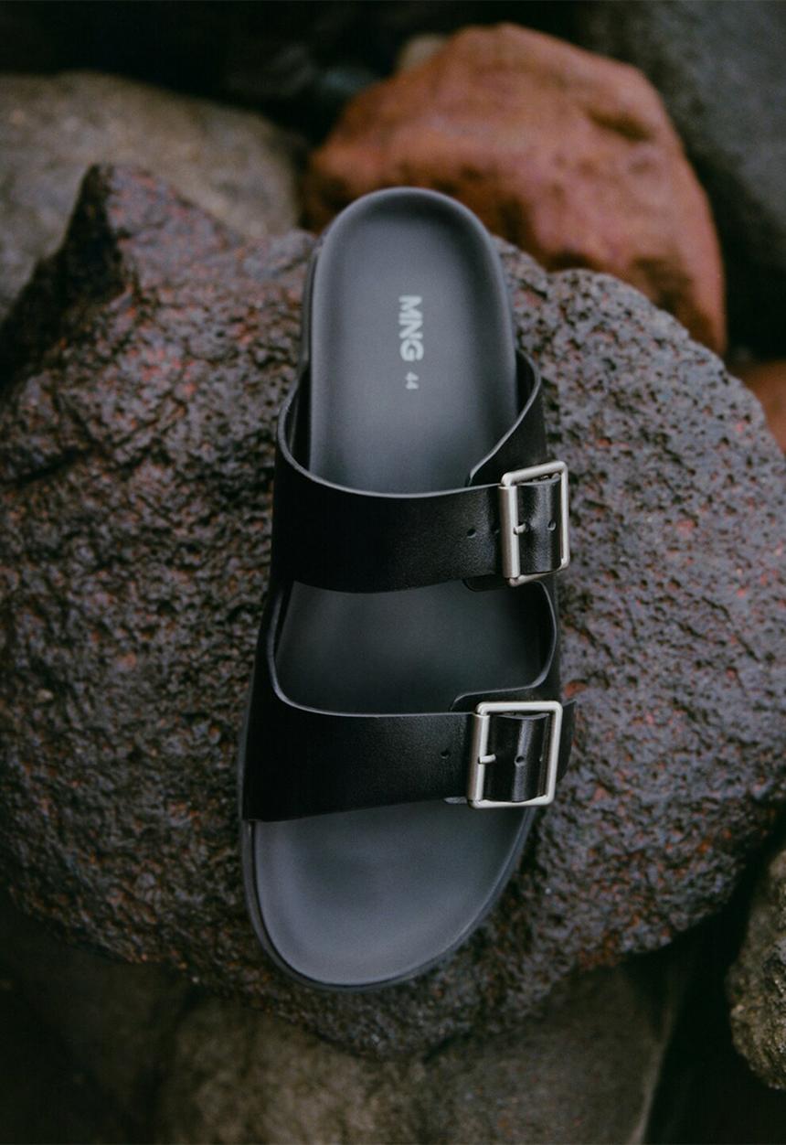 MANGO - Sandalia buckle - black 