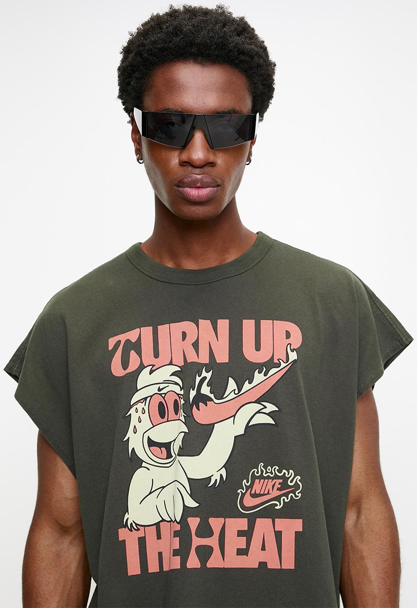 Nike - NSW Hot Ones Graphic Tee - Sequoia