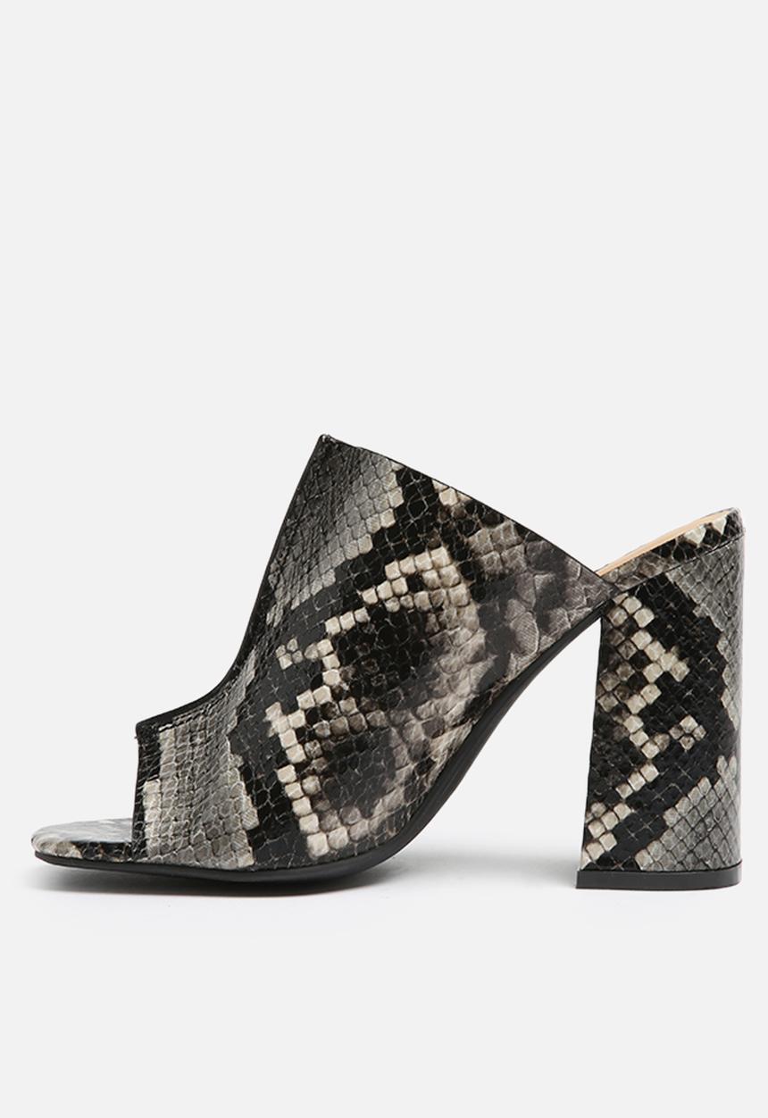 Glamorous - Lydia Mule