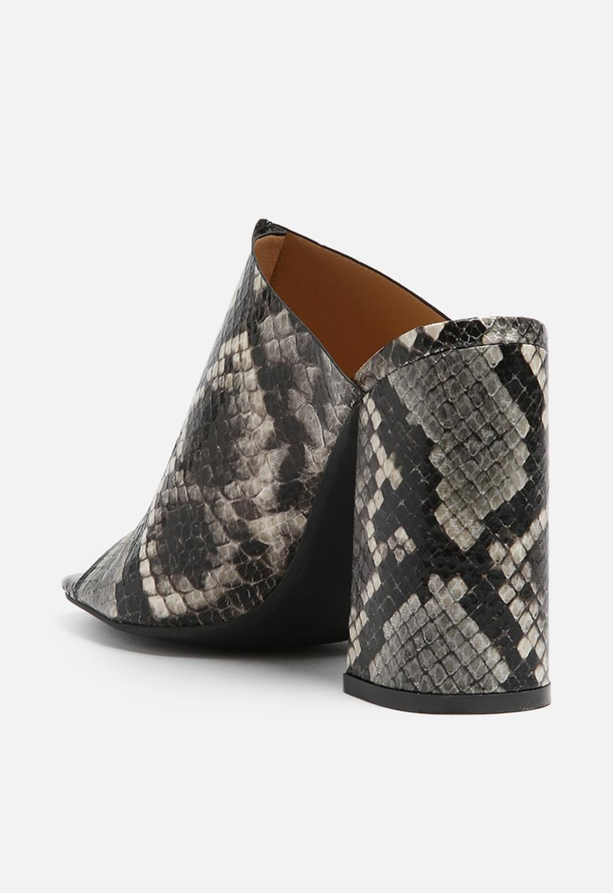 Glamorous - Lydia Mule