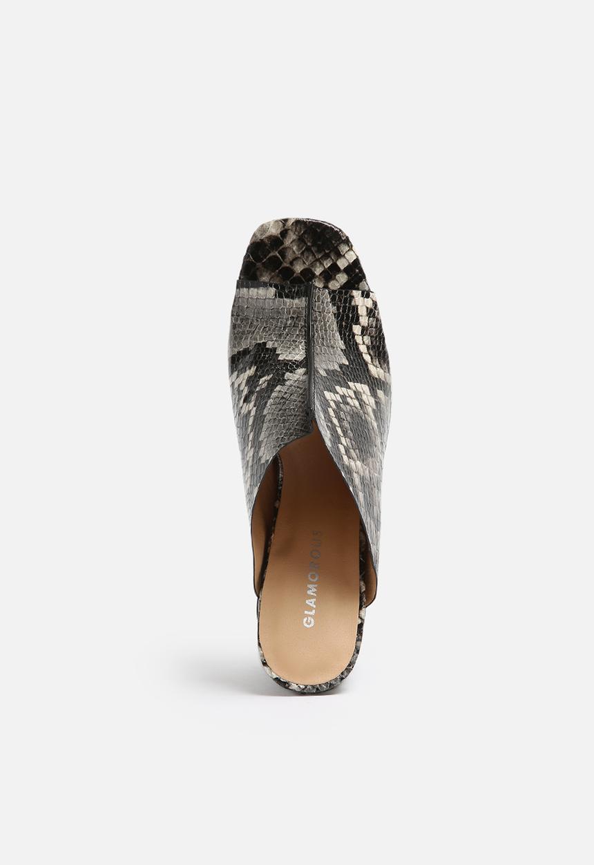 Glamorous - Lydia Mule