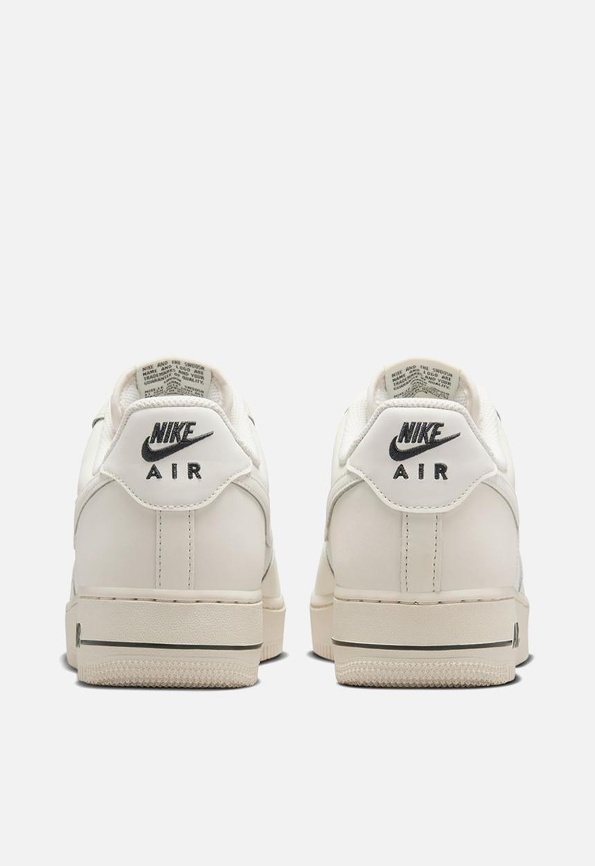 Nike - Air Force 1 '07 LV8