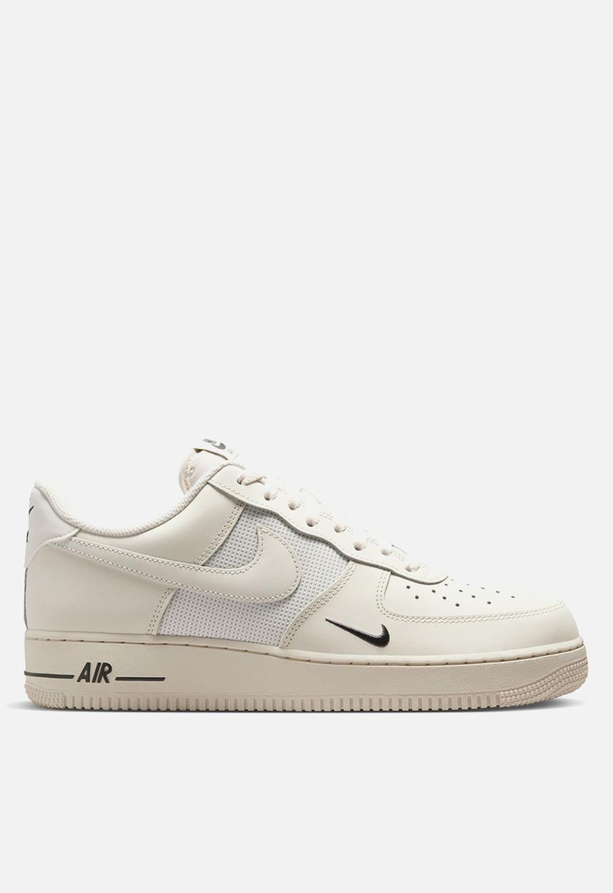 Nike - Air Force 1 '07 LV8