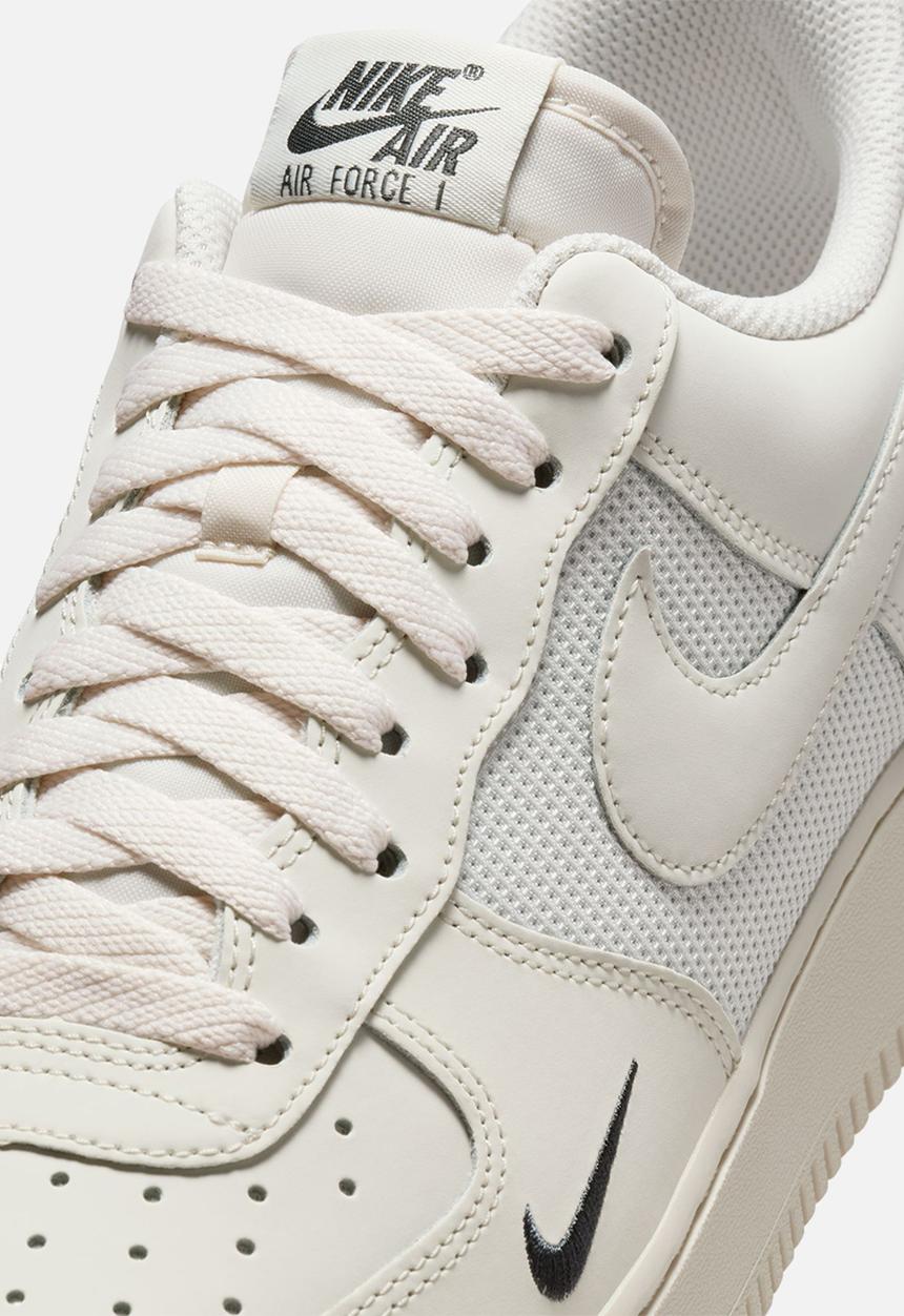 Nike - Air Force 1 '07 LV8