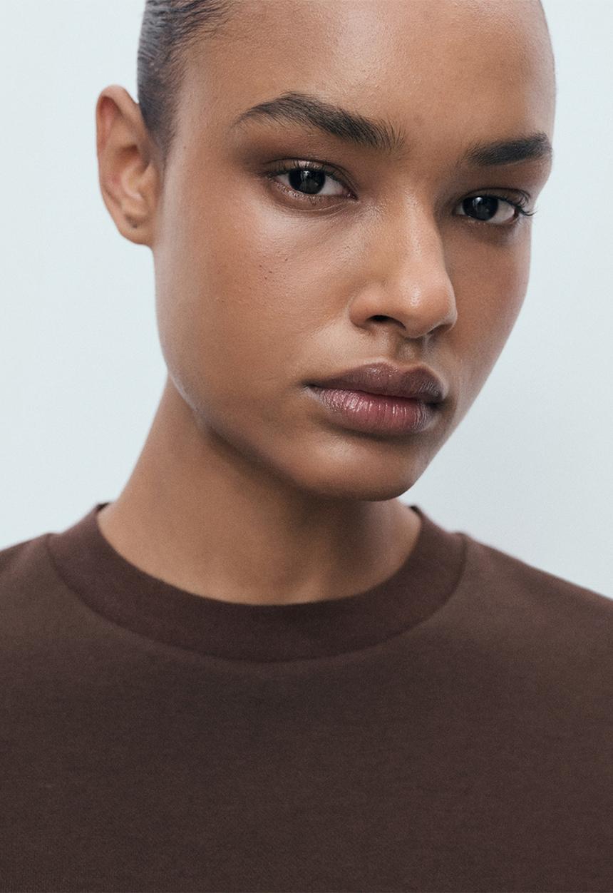 MANGO - Camiseta pico - brown