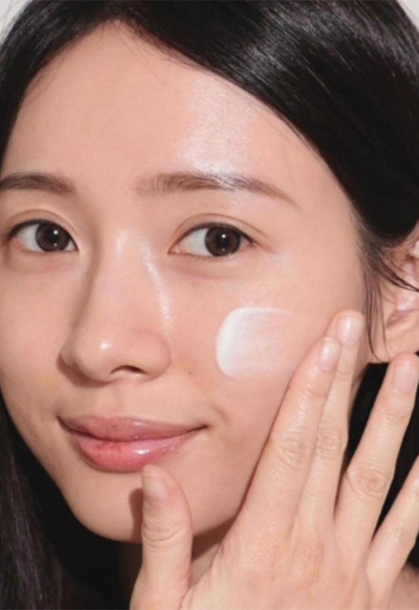 Innisfree - Green Tea Hyaluronic Hydrating Sun Serum