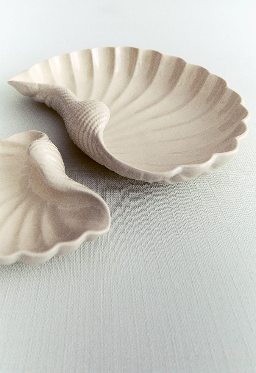 H&M - Large shell-shaped serving bowl - white