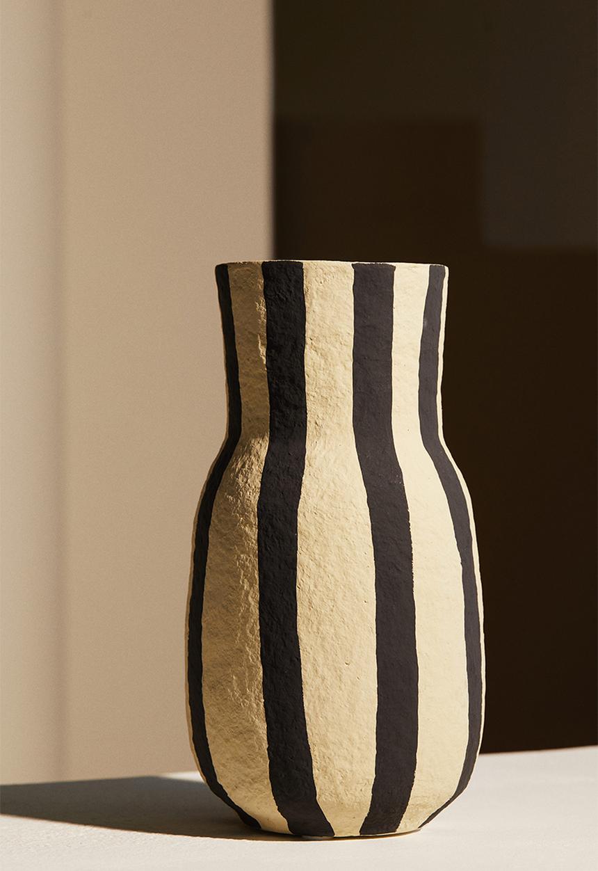 H&M - Tall papier-mâché vase - black striped