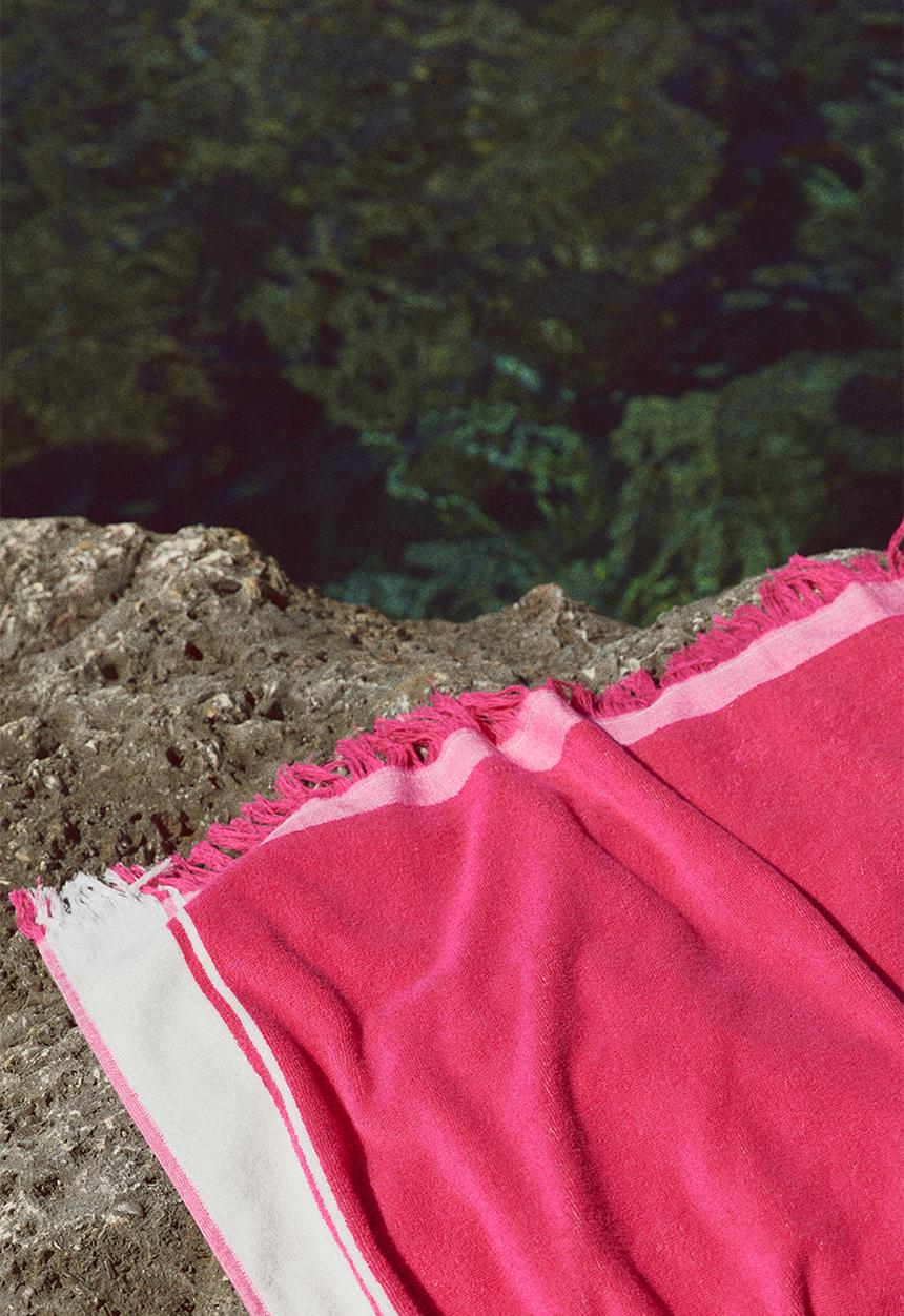 H&M - Fringed beach towel - cerise
