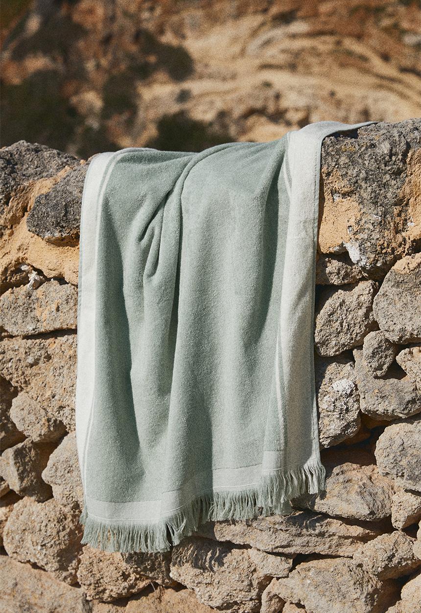 H&M - Fringed beach towel - light dusty green