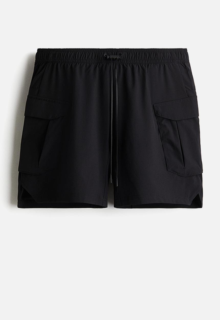 H&M - Mid-length cargo sports shorts with drymove™ - black
