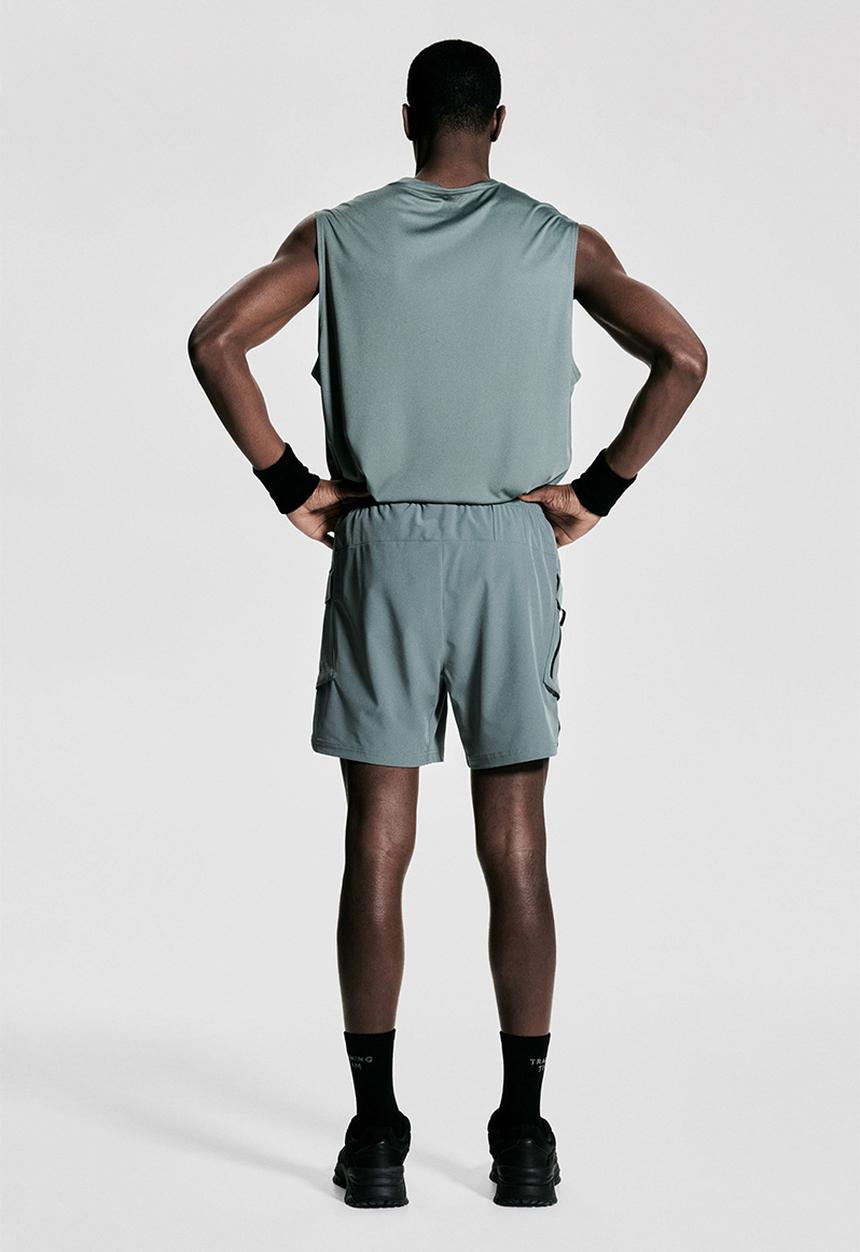 H&M - Mid-length cargo sports shorts with drymove™ - sage green