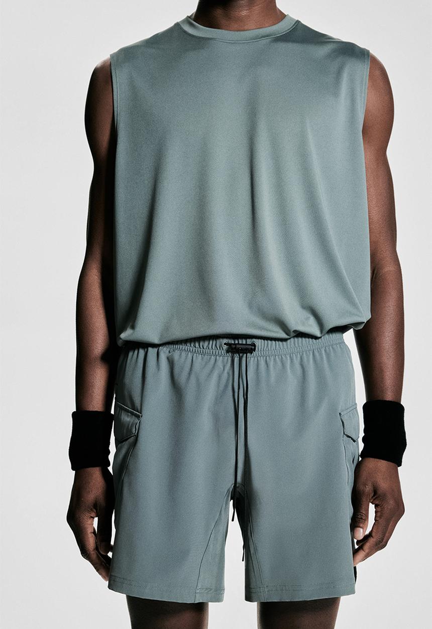 H&M - Mid-length cargo sports shorts with drymove™ - sage green