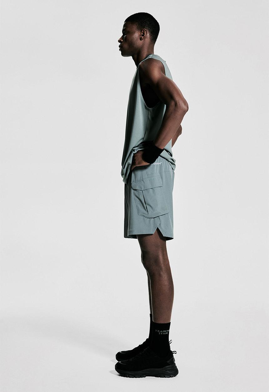 H&M - Mid-length cargo sports shorts with drymove™ - sage green