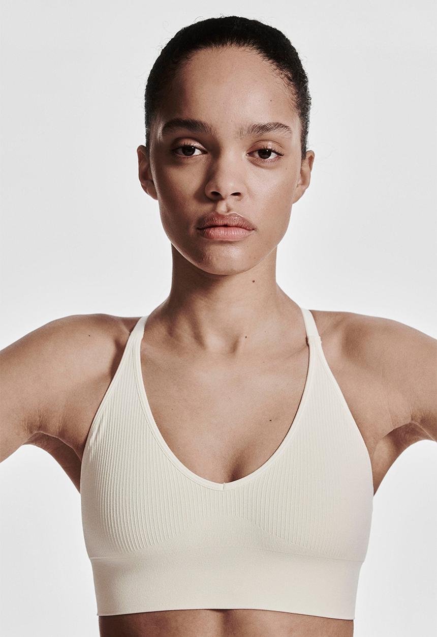 H&M - Seamless medium support sports bra with drymove™ - white
