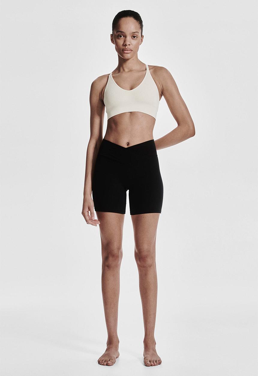 H&M - Seamless medium support sports bra with drymove™ - white