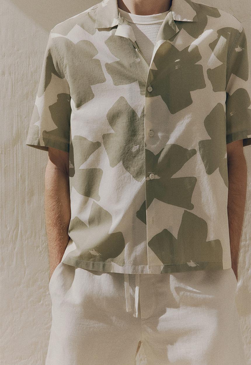 H&M - Regular fit cotton resort shirt - beige patterned 