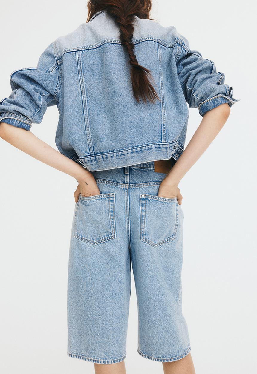 H&M - High knee denim shorts - light denim blue