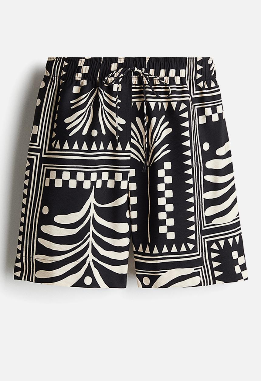 H&M - Drawstring shorts - black patterned 