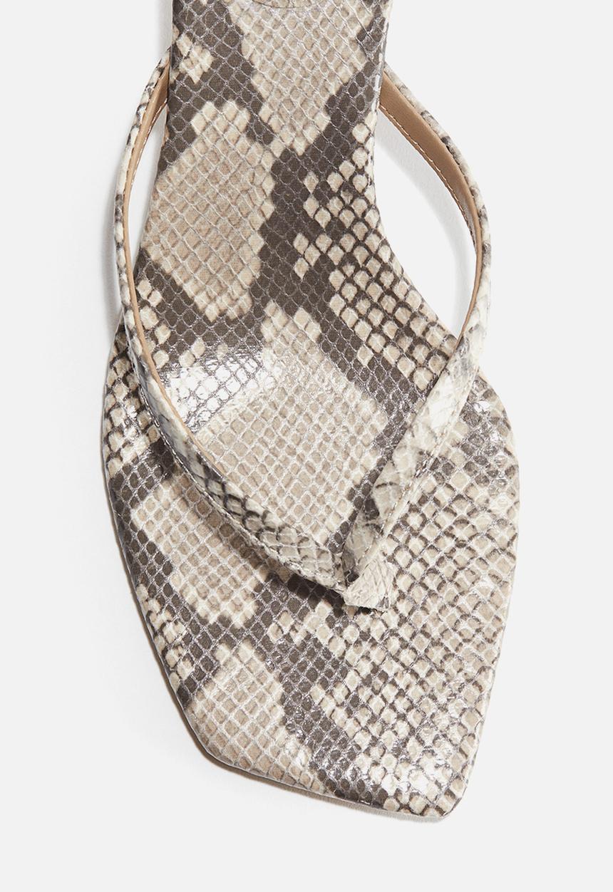 H&M - Kitten-heeled sandals - light beige snakeskin pattern