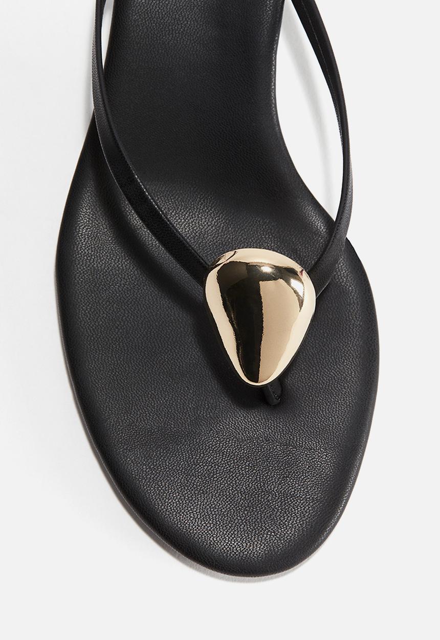 H&M - Heeled flip flops - black & gold coloured