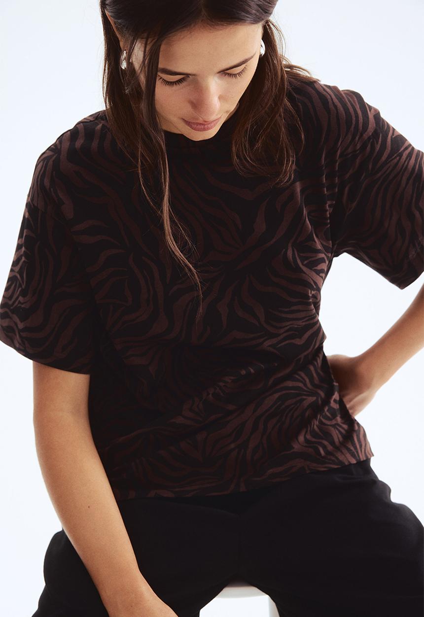 H&M - Oversized T-shirt - dark brown/black patterned