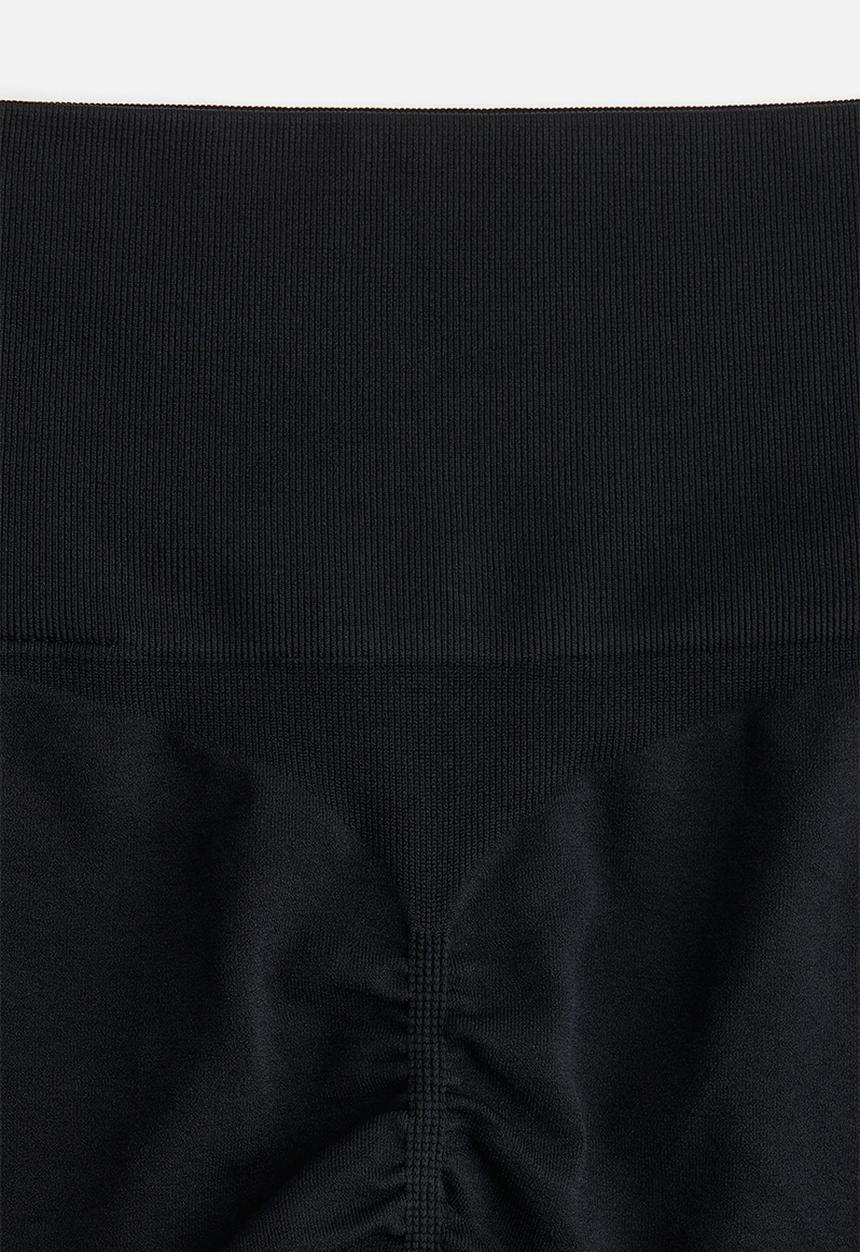 H&M - Seamless invisible scrunch hotpants with drymove™ - black