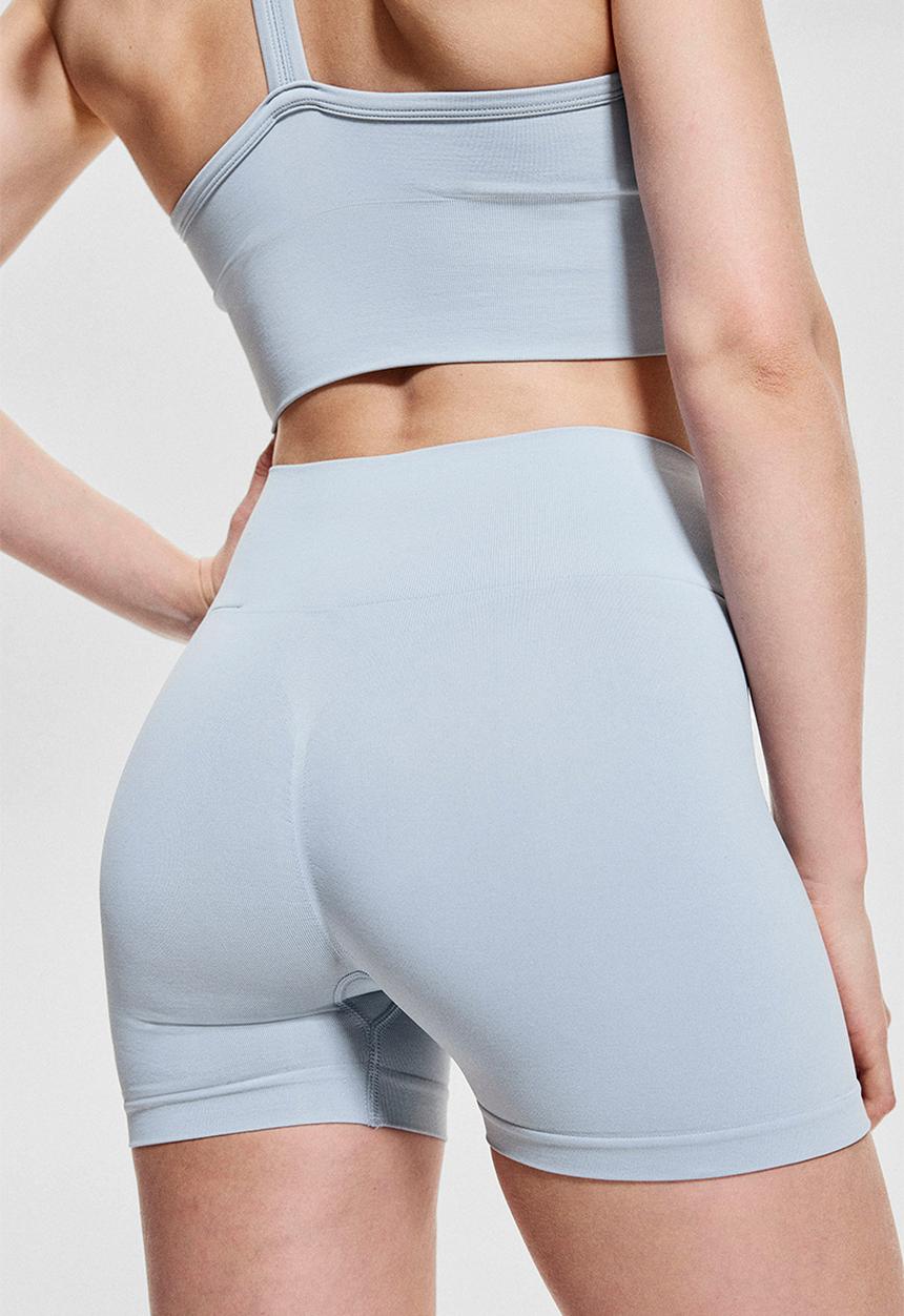 H&M - Seamless invisible scrunch hotpants with drymove™ - light blue