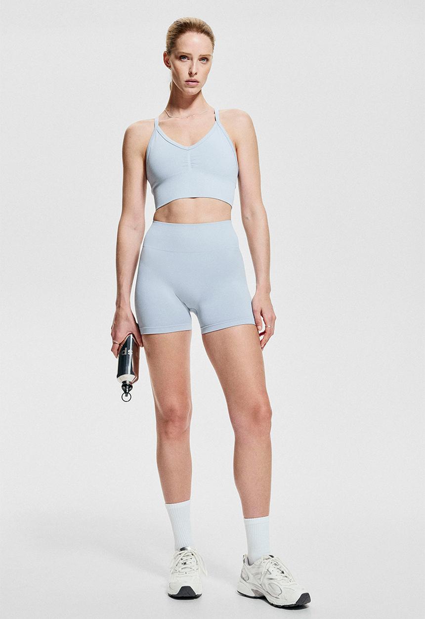 H&M - Seamless invisible scrunch hotpants with drymove™ - light blue