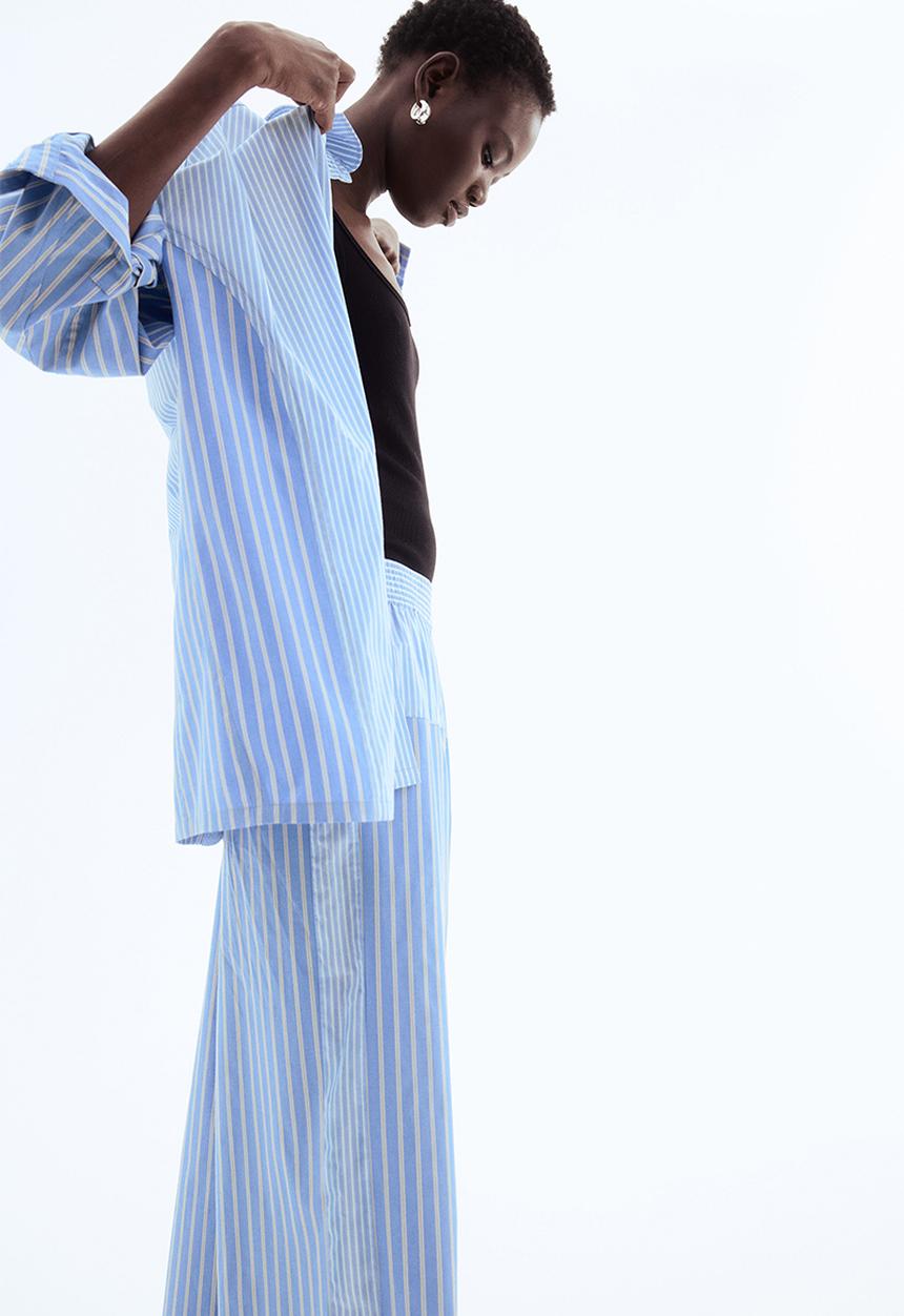 H&M - Loose-fit cotton trousers - light blue striped 
