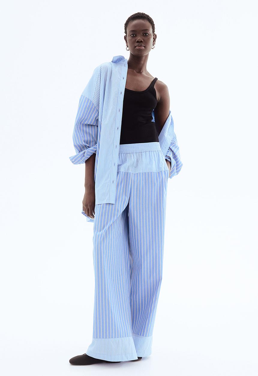 H&M - Loose-fit cotton trousers - light blue striped 