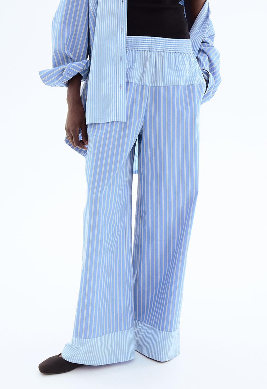 H&M - Loose-fit cotton trousers - light blue striped 