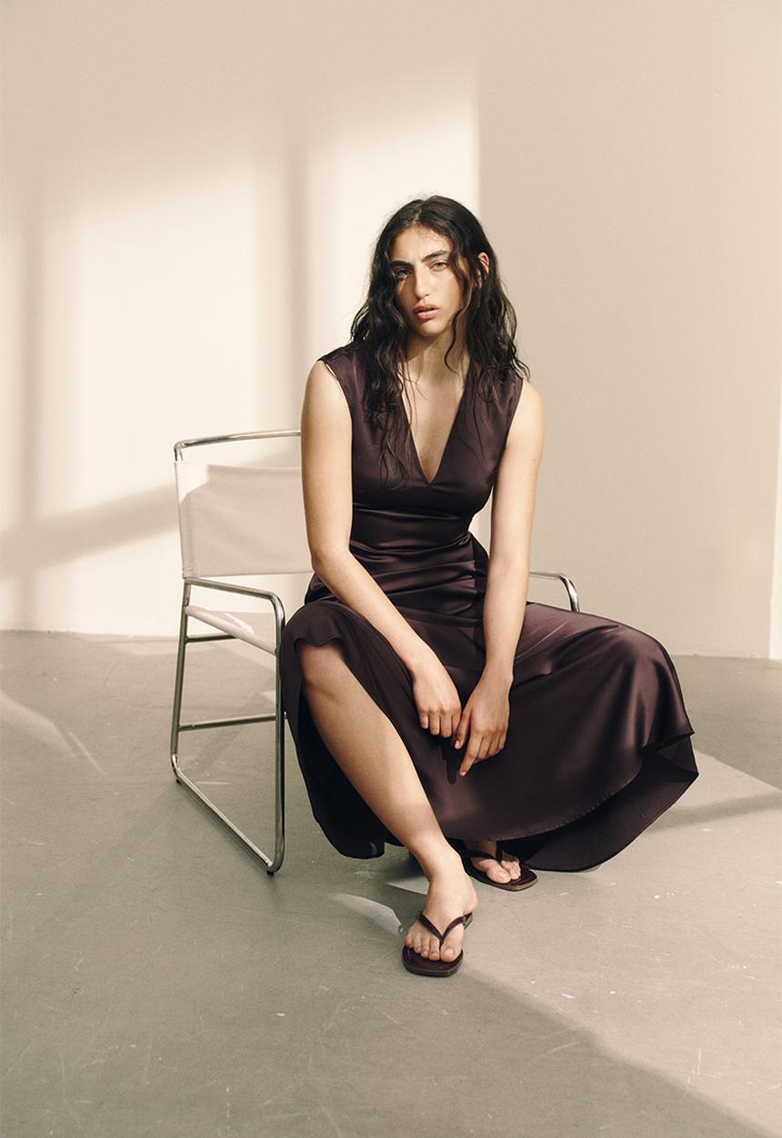 H&M - V-neck satin dress - dark brown